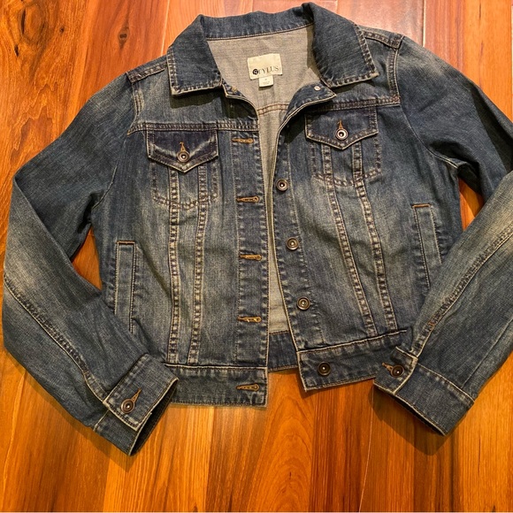 Jean jacket - Picture 1 of 5